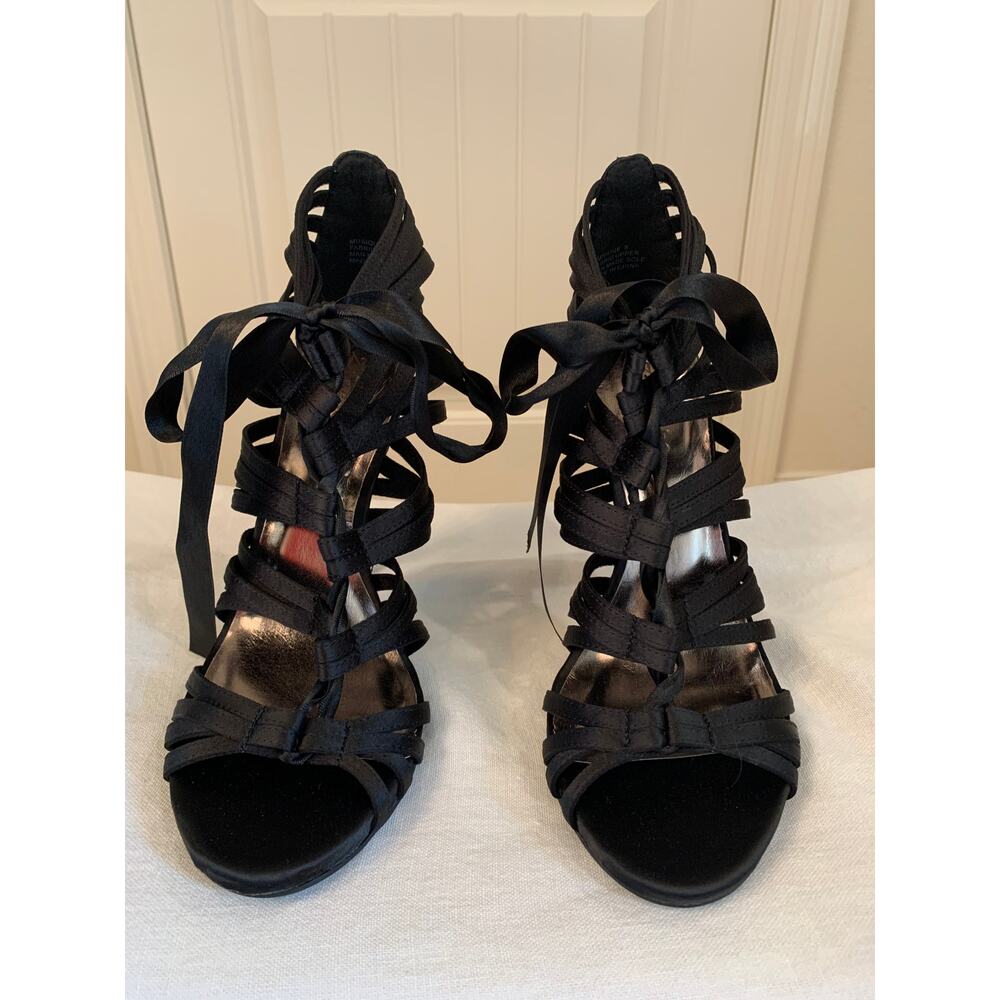 NEVER WORN Zigi Soho "Musique" Black Satin Lace-Up 5" Heels Original Box Sleek 8
